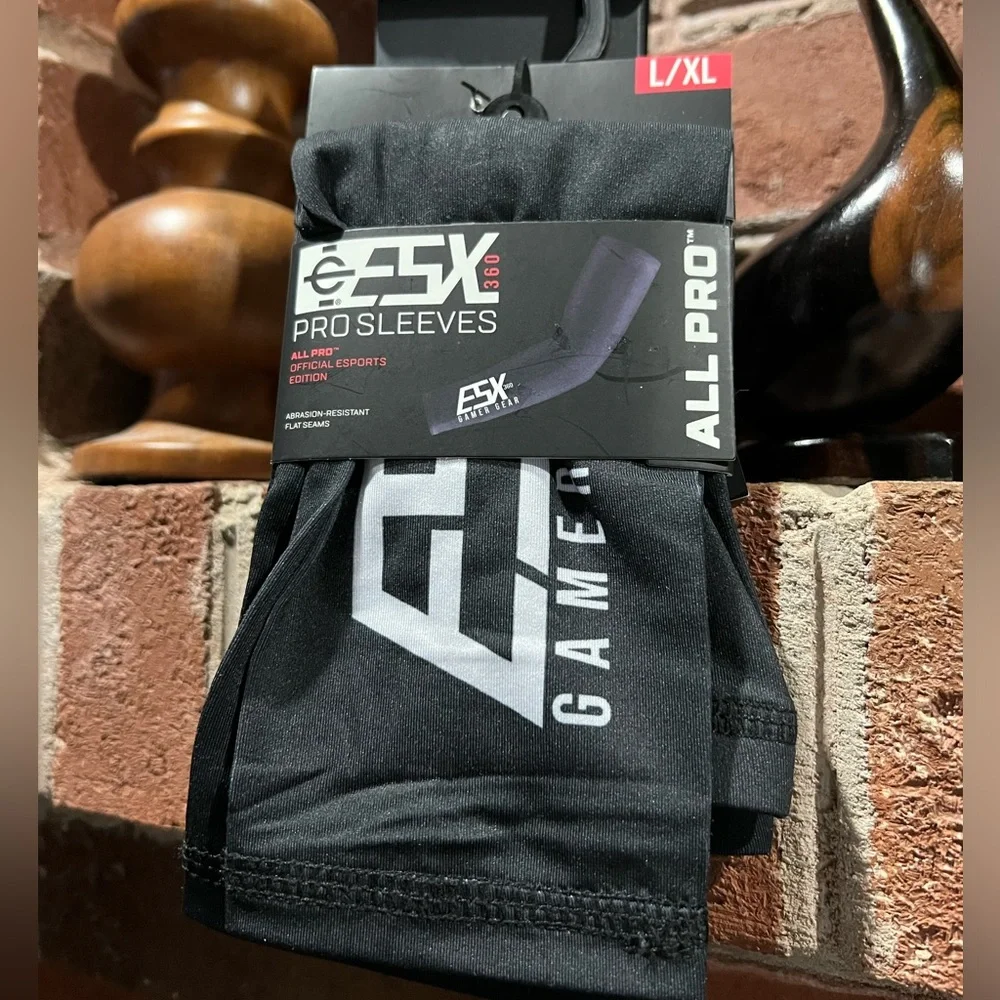 ESX 360 Gamer Gear | PRO SLEEVES ALL PRO L/XL CHILD Black - Picture 1 of 3